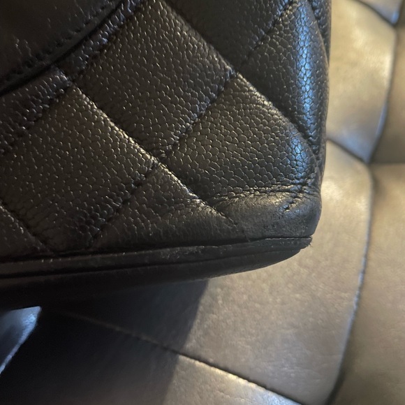 ‼️FINAL PRICE DROP‼️VINTAGE CHANEL MEDALLION TOTE BAG - Picture 10 of 17